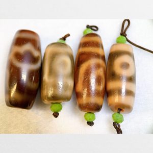 3 viên đá dzi 2 mắt và 1 viên thiên châu hoa sen loại size nhỏ hàng A thân ngọc