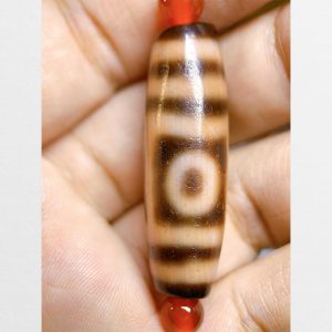 Dzi bead 2 mắt hàng A chất đẹp có chu sa thân thon dài dễ mix vòng