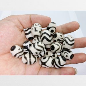 Đá dzi bead tròn hàng C vân trắng đen cuốn hút với các vân bảo bình 3 mắt răng hổ