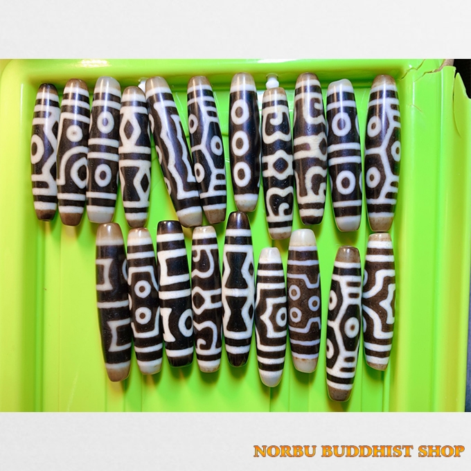 20-vien-dzi-bead-cung-chat-than-dai-nau-den-van-trang-hang-b-nhieu-van-la-dep 20 viên dzi bead cùng chất thân dài nâu đen vân trắng hàng B nhiều vân lạ đẹp