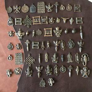 60 mặt thokcha tổng hợp bùa hộ mệnh của người Tây Tạng hàng thủ công cũ từ Lhasa Tibet