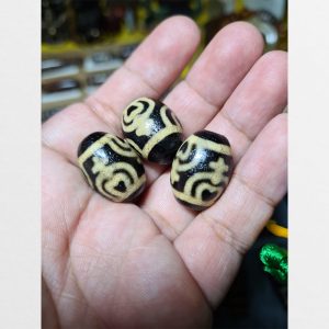 Dzi bead bảo bình tròn đen vân vàng cỡ vừa