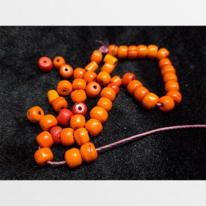 Hạt lưu li Sherpa đỏ thủy tinh cổ giống san hô hóa thạch từ Lhasa Tibet