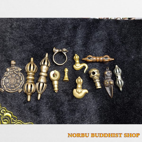 Tổng hợp Old Thokcha Ancient Copper Tibet gồm Dorje chày kim cương cửu cung dao phurba