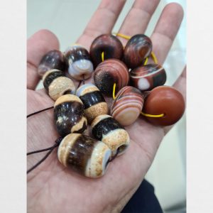 Chong dzi bead 1 sọc trụ lu thống đẹp với 6 viên mã não Tibet