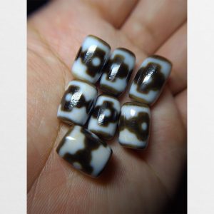 Dzi bead 7 viên thiên châu 3 chấm chữ thập thân dầu tuyển chọn cỡ nhỏ dễ mix