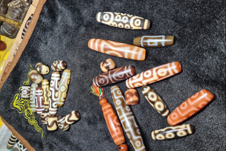 Giới thiệu về Dzi bead Tây Tạng và phân loại các hạt dzi cơ bản