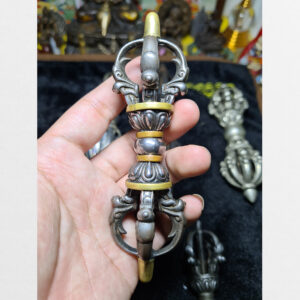 Chày kim cương sắt Tây Tạng bọc đồng 2 đầu và thân chất đẹp sưu tầm antique