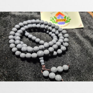 Chuỗi hổ phách mài thô 8 li màu đen thơm chất đẹp