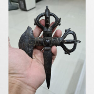 Dao pháp kim cương Dakini trong nghi lễ Mật tông hàng Antique cổ với chất liệu đồng đen