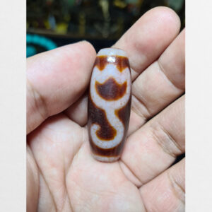 Dzi bead hoa sen đôi thân đỏ nâu gân huyết vân hoa sen lớn ít gặp