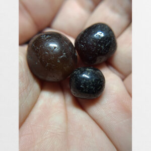 Hạt mã não thô phong hóa mạnh có lỗ xỏ mix sưu tầm chất già