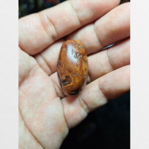 Hạt mã não tự nhiên cận cổ với chất nâu sẫm từ Tibet