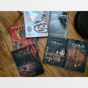 Sách về dzi bead thokcha thanka bead of himalay và nghệ thuật Phật giáo Tây Tạng