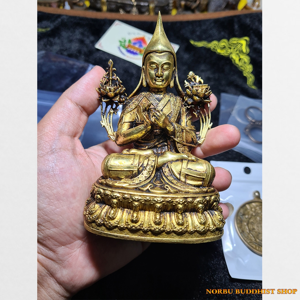 Tôn tượng ngài Tsongkhapa từ Tây Tạng với thân vàng