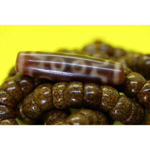 Dzi bead 10 mắt thân ngọc A