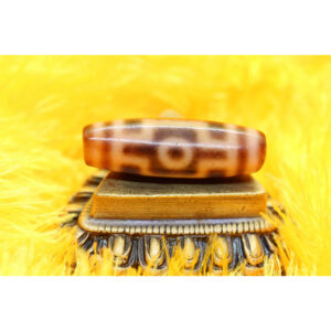 Dzi bead 2 mắt vân chữ thập bao quanh thân ngọc A 84