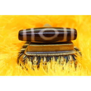 Dzi bead 3 mắt thân ngọc A 37