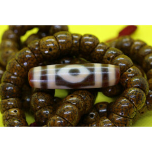 Dzi bead 3 mắt thân ngọc A