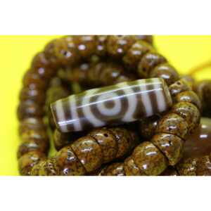 Dzi bead 3 mắt thân ngọc AVIP