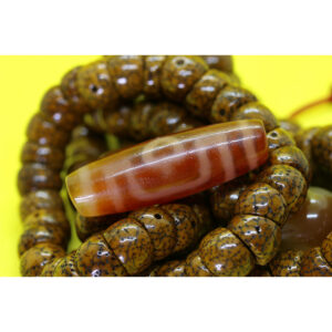 Dzi bead 3 mắt thân ngọc trái tim A