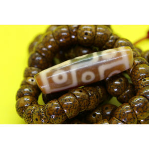 Dzi bead 9 mắt thân ngọc A