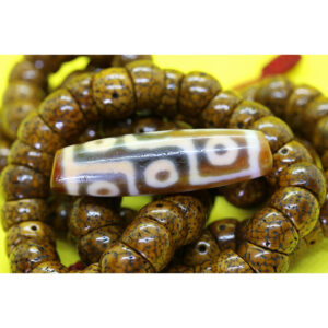 Dzi bead 9 mắt thân ngọc A