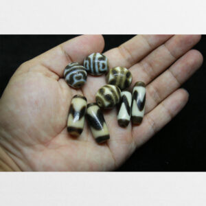 Cặp dzi bead hoa sen và răng hổ tròn với 2 cặp dzi răng hổ dài