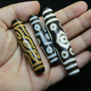 Dzi bead 2 viên 9 mắt và 11 mắt chất đẹp