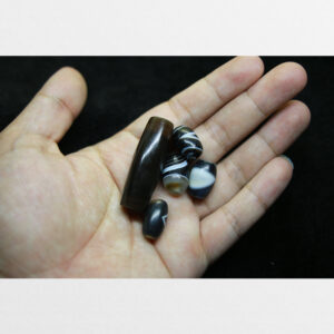 Dzi bead thiên nhiên 4 viên nhỏ và 1 viên lớn từ Tibet chất đẹp