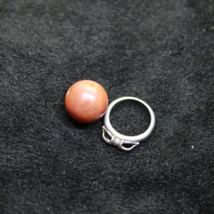 Mã não đỏ già và nhẫn dorje Tibet