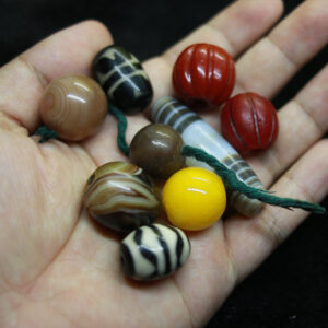 Tổng hợp dzi bead răng hổ mã não lưu li đỏ bí ngô từ Tibet