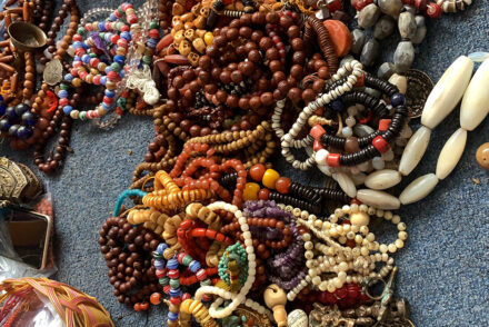 Giải mã vòng tay chuỗi hạt 108 - Pháp khí Phật giáo phổ biến nhất