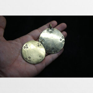 Gương melong trắng dùng trong đàn cúng và đeo bên mình