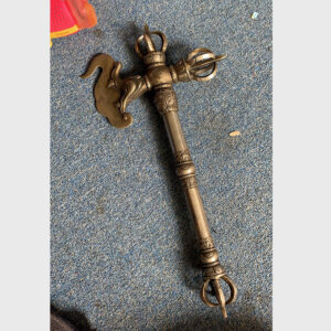 Pháp khí rìu kim cương cỡ lớn hiếm gặp