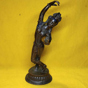 Tôn tượng thân mẫu Đức Phật trong thế đản sinh