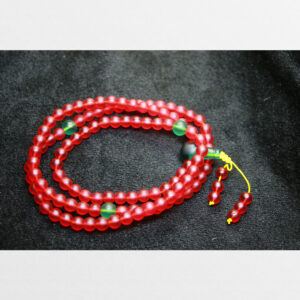 Tràng hạt lưu li đỏ trong chất đẹp