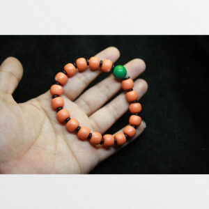 Vòng tay lưu li màu cam đính 1 viên lưu li xanh