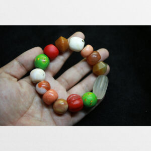 Vòng tay mix hạt mã não, lưu li, san hô, xương yak từ Tibet