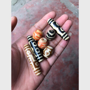 Dzi bead old plastic tròn và dài 5 mắt, bảo bình, 9 mắt, răng hổ