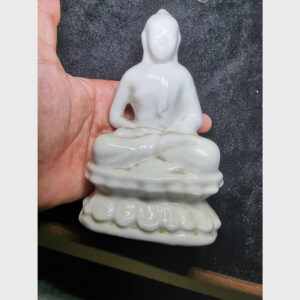 Tượng Đức Phật bằng gốm lâu đời xưa