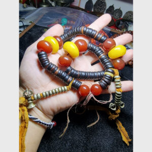 Chuỗi hạt đàn hương đỏ dẹt lâu năm kèm mix lưu li và 2 túc số