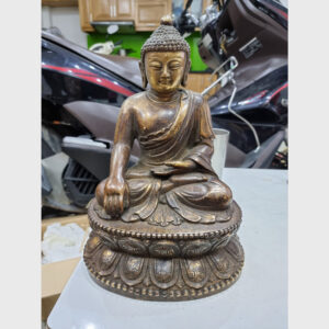 Khách đã thỉnh: tượng cổ Đức Phật theo truyền thống đại thừa