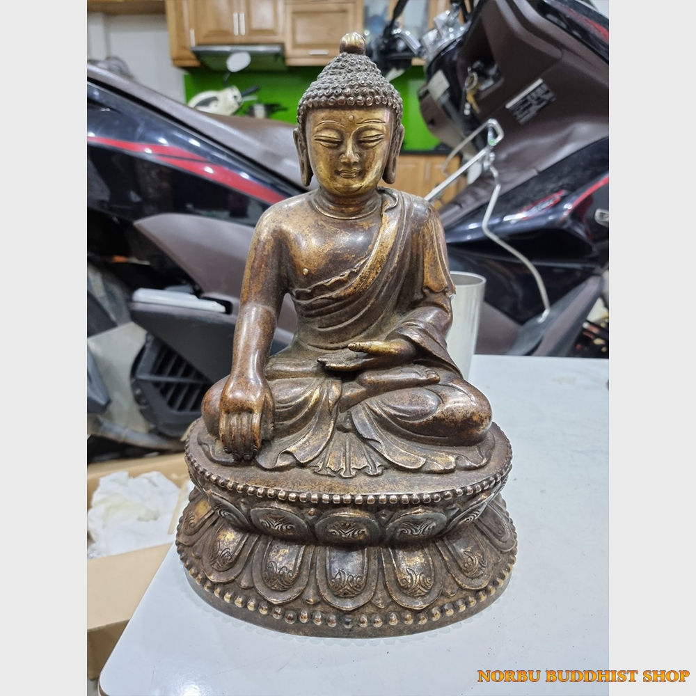 Khách đã thỉnh: tượng cổ Đức Phật theo truyền thống đại thừa