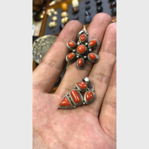 Mặt bạc đính san hô đỏ từ Tibet