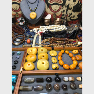 Vật phẩm hổ phách mật lạp từ Lhasa Tibet