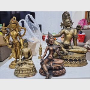 Khách đã thỉnh: bộ sưu tầm tượng cổ ngài Quán Âm, ngài Tara Xanh, và Đức Phật