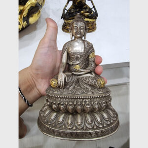 Khách đã thỉnh: Tượng cổ Đức Phật bạc nguyên khối hiếm gặp