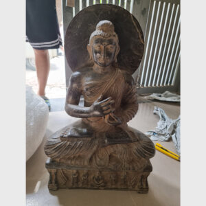 Khách đã thỉnh: tượng cổ Đức Phật bằng đá nguyên khối