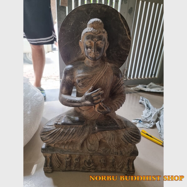 Khách đã thỉnh: tượng cổ Đức Phật bằng đá nguyên khối